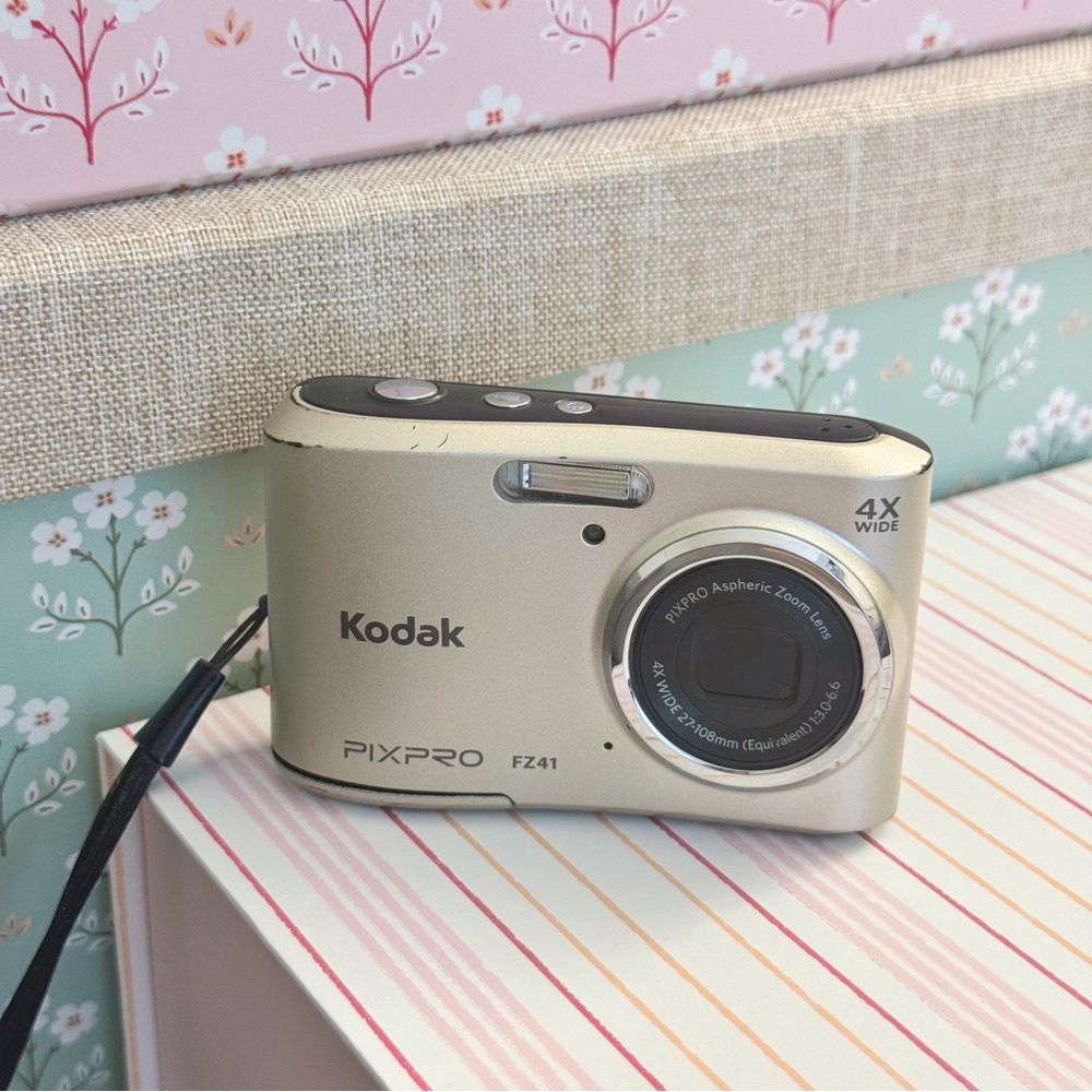 Kodak PIXPRO FZ41 Digital Compact Vintage Y2K Camera - Gold Beige
